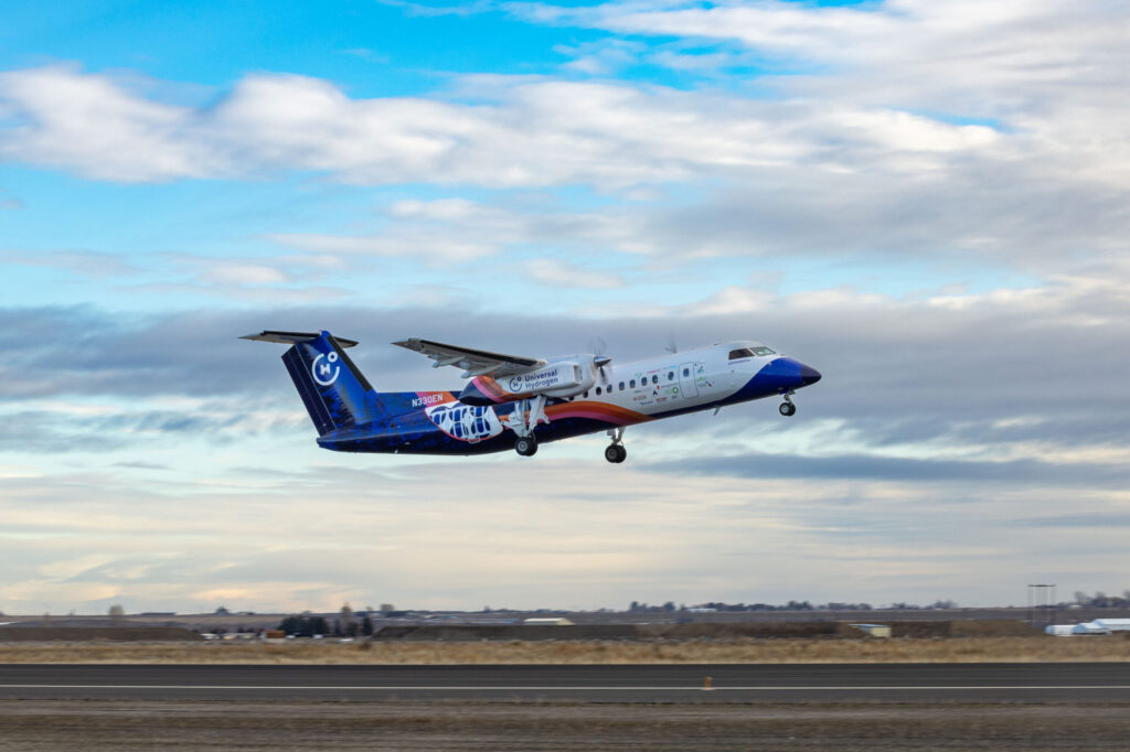 Universal Hydrogens De Haviland Canada Dash 8 300 took off for its second flight