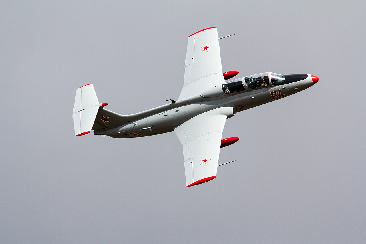 2 die as vintage jet crashes at Argentinian air show: video