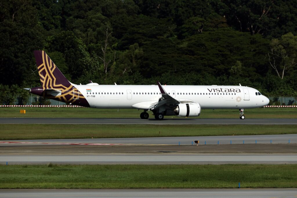 Vistara Airbus A320neo landing at Singapore Changi Airport SIN Two Vistara Airbus A320neos were involved in a near miss incident in Delhi India