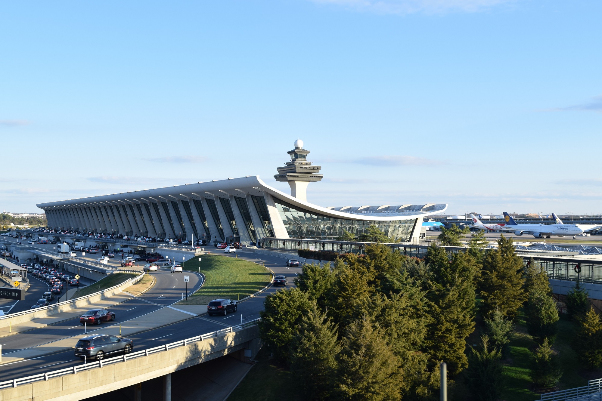 FAA alleges airline used unqualified pilot on 32 flights