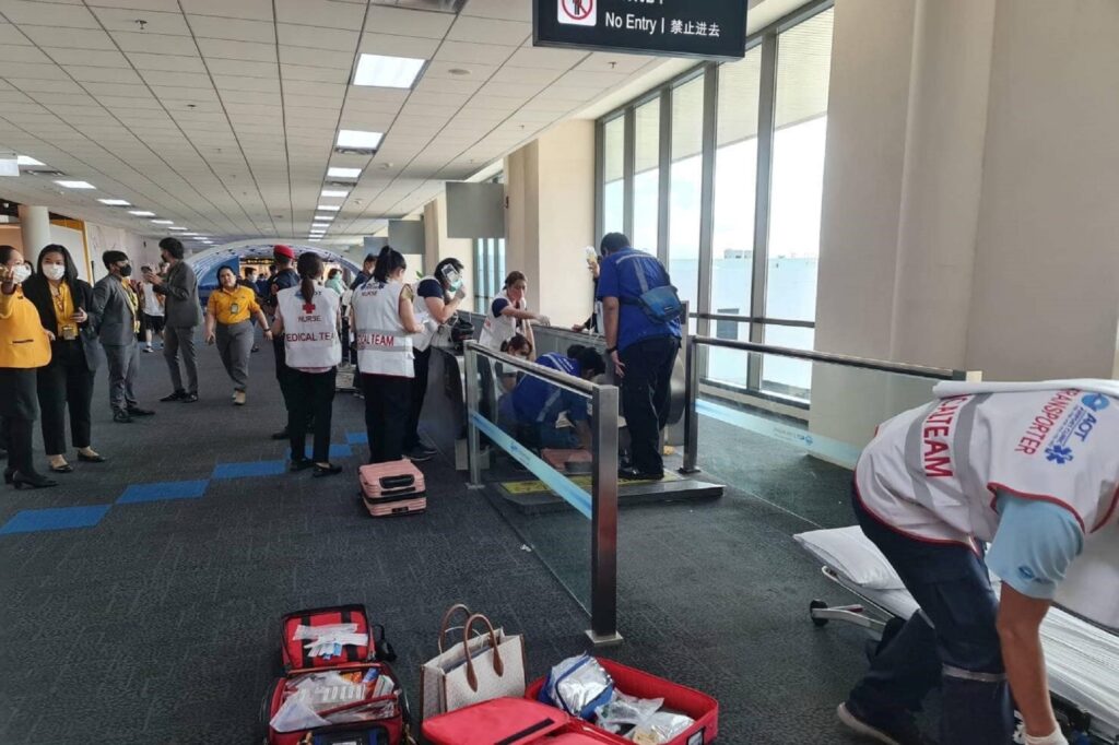 Woman amputated leg Bangkok airport