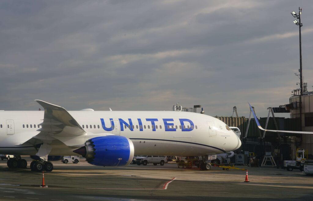 a_boeing_787_dreamliner_from_united_airlines_ua_painted_in_the_new_blue_colors_at_newark_liberty_international_airport_ewrnew_jersey_new_york_city-min_1.jpg