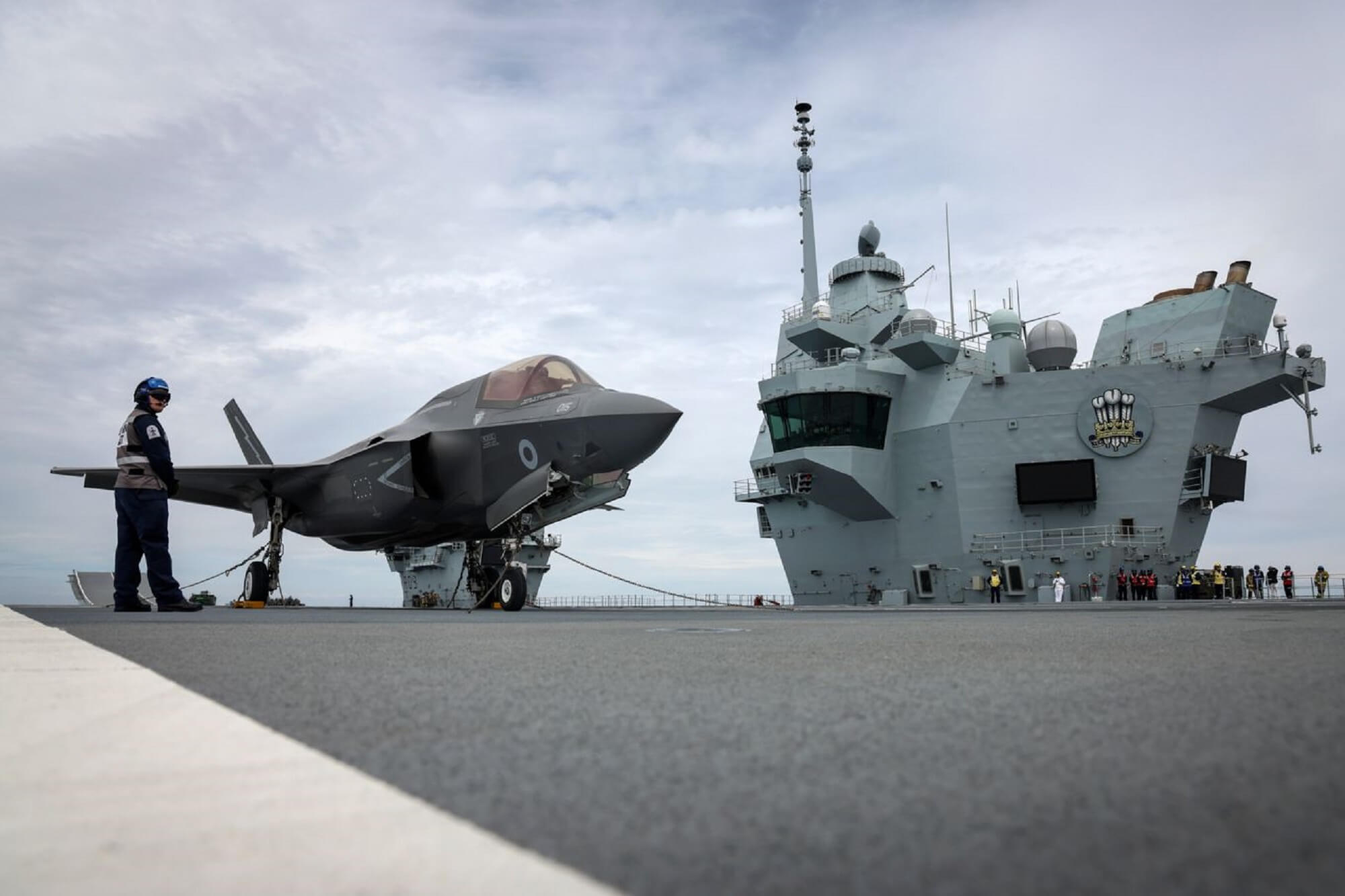 a_f-35b_fighter_jet_on_the_deck_of_the_hms_prince_of_wales.jpg