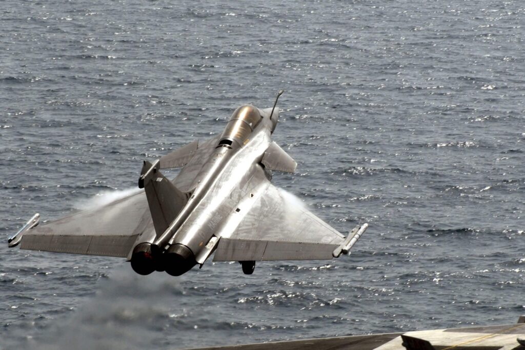 a_french_navy_rafale_taking_off_from_a_us_aircraft_carrier.jpg