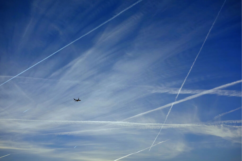 a plane flying with contrailsjpg a_plane_flying_with_contrails.jpg