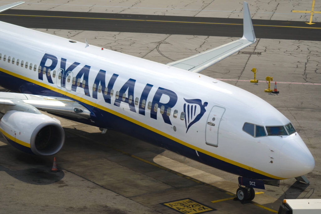 a ryanair boeing 737 in maltajpg a_ryanair_boeing_737_in_malta.jpg