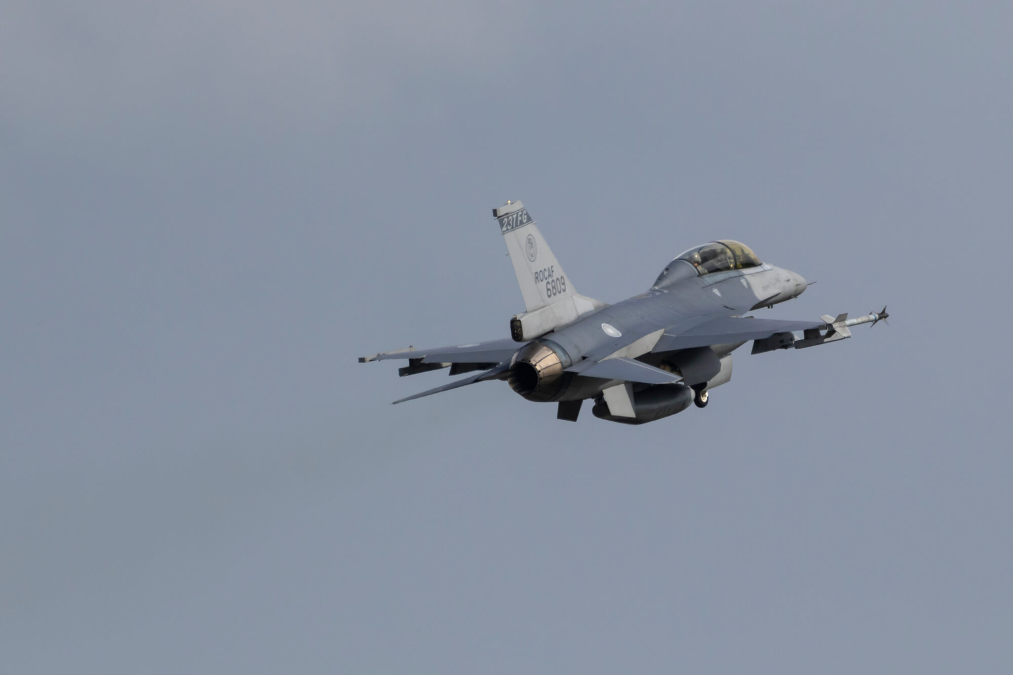 a_taiwanese_f-16v_fighter_jet.jpg