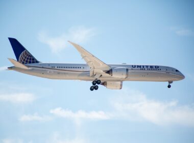 a_united_airlines_boeing_787_dreamliner.jpg