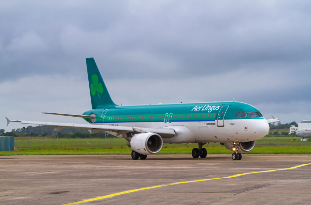 aer lingus airbus a320 on the runway of shannon airport snnjpg aer_lingus_airbus_a320_on_the_runway_of_shannon_airport_snn.jpg