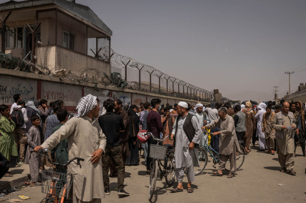 afghan_civilians_waiting_near_kabul_airport.jpg
