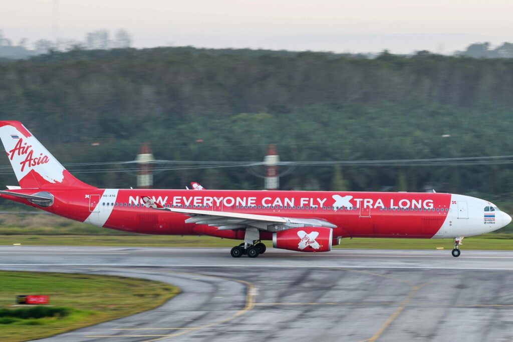 air_asia_x_airbus_333_low_cost_airline_moring_take_off_from_krabi_to_china-min.jpg