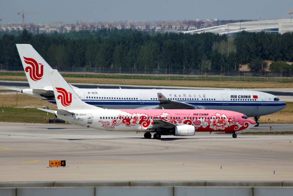 air_china_airbus_a330_boeing_737.jpg