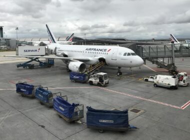 air_france_a319_paris_charles_de_gaulle_airport.jpg