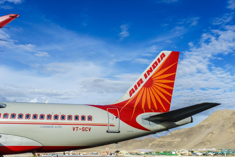 air_india_airbus_a320_at_kushok_bakula_rimpochhe_airport.jpg