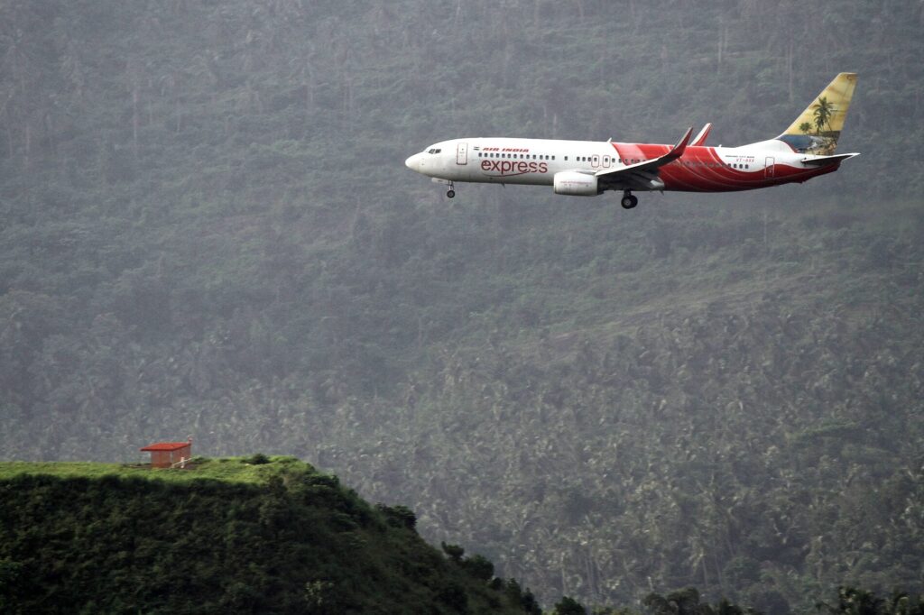 air_india_express_landing_calicut.jpg