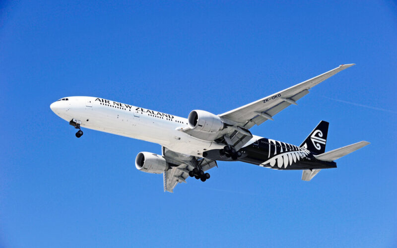 air_new_zealand_boeing_777_landing_at_los_angeles_international_airport_lax-1.jpg