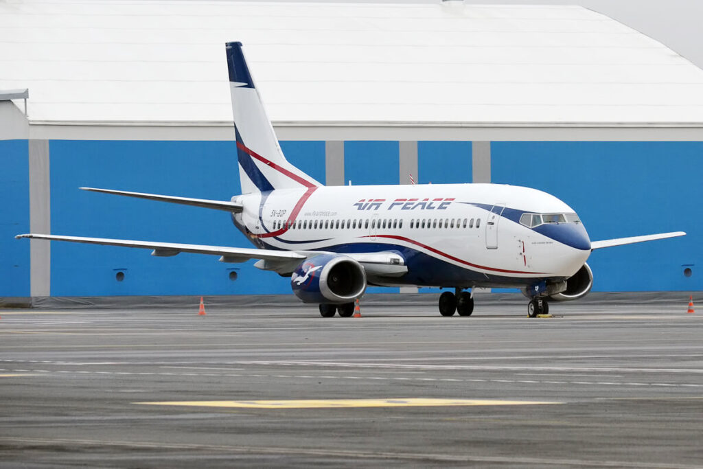 air_peace_5n-bqp_boeing_737-33r-1.jpg