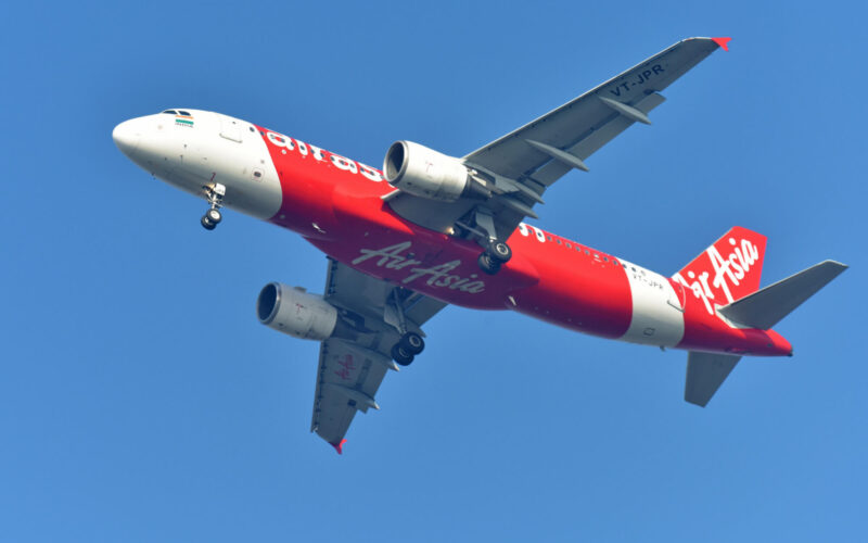 airasia_plane_landing_in_new_delhi.jpg