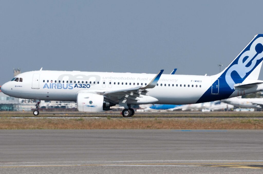 airbus_a320neo_landing_03.jpg