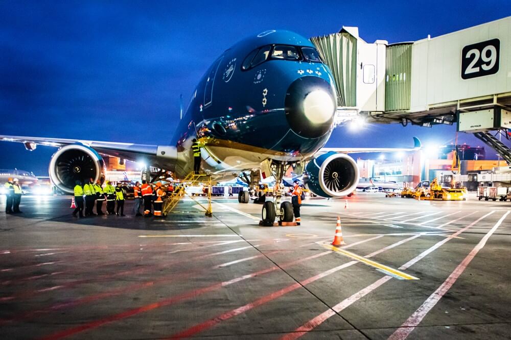 airbus_a350-900_vietnam_airlines_at_sheremetyevo_airport_in_moscow.-2-1.jpg
