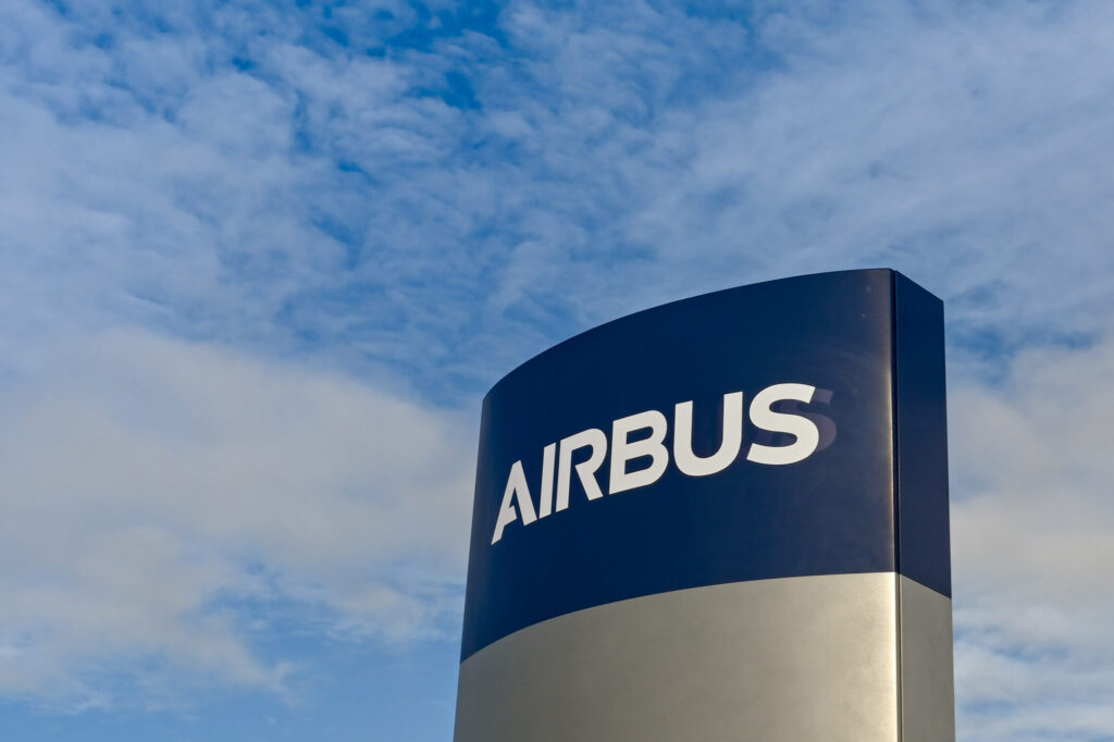 airbus logo in a blue skyjpg airbus_logo_in_a_blue_sky.jpg