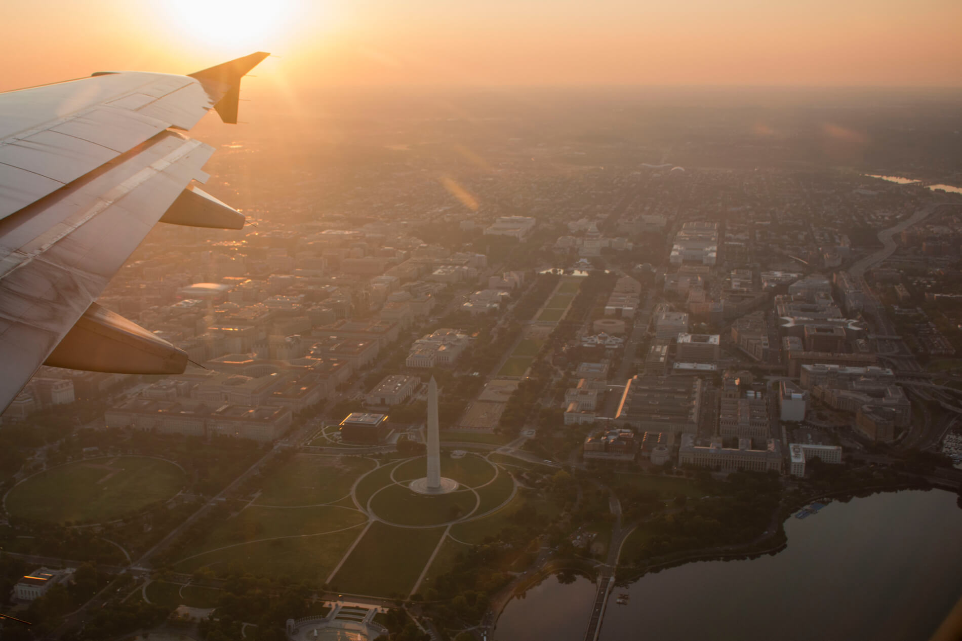 airplane_over_washington.jpg