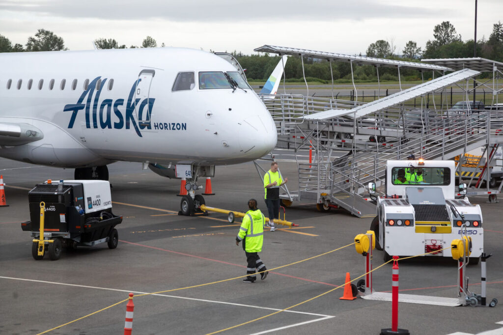 alaska airlines ground staff reach pay increase agreementjpg alaska_airlines_ground_staff_reach_pay_increase_agreement.jpg