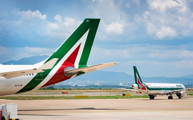 alitalia_aircraft_on_the_apron.jpg