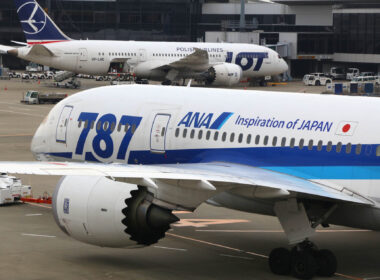 all_nippon_airways_boeing_787_dreamliner_at_tokyo_narita_international_airprot_nrt.jpg