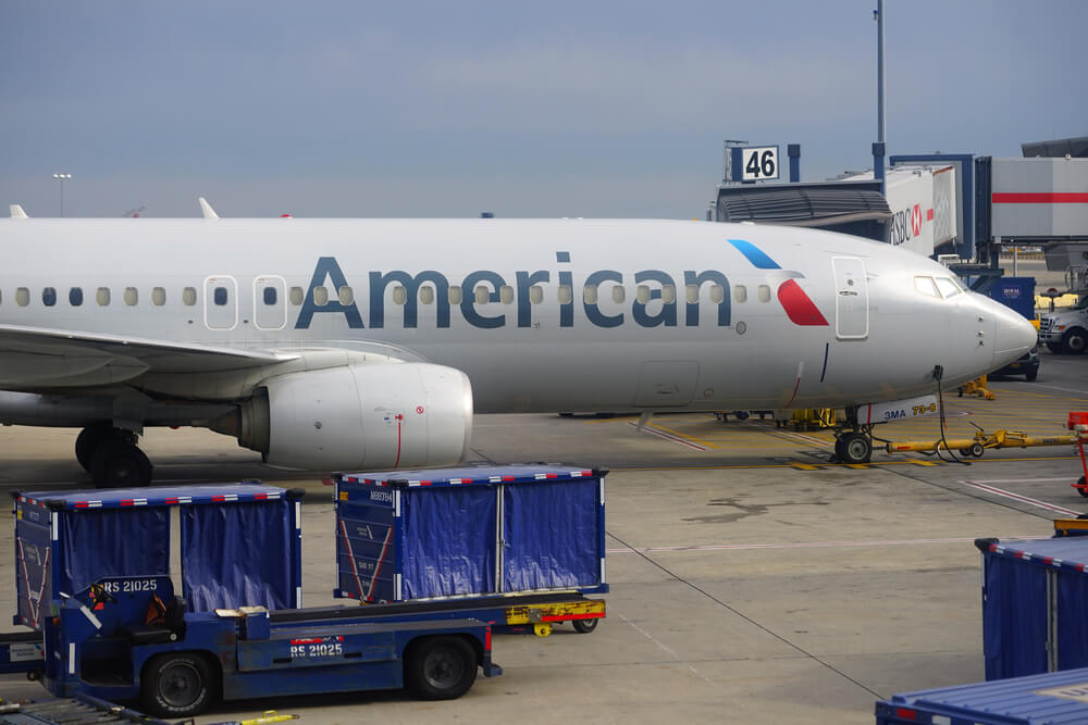 american_airlines_boeing_737_at_new_york_john_f_kennedy_international_airport_jfk.jpg