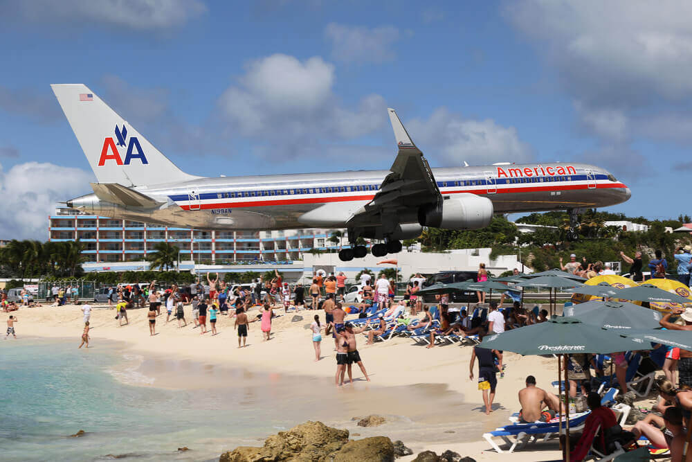 American Boeing 757 approaching St. Martin
