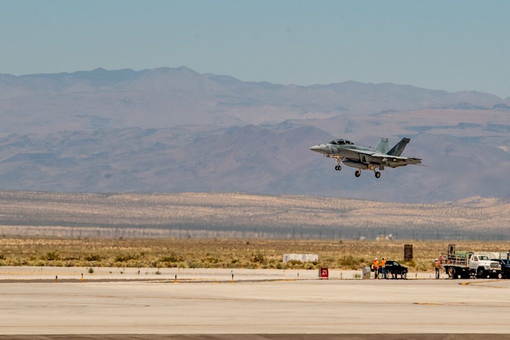 an f 18f super hornet of the vx 9 squadron landingjpg an_f-18f_super_hornet_of_the_vx-9_squadron_landing.jpg
