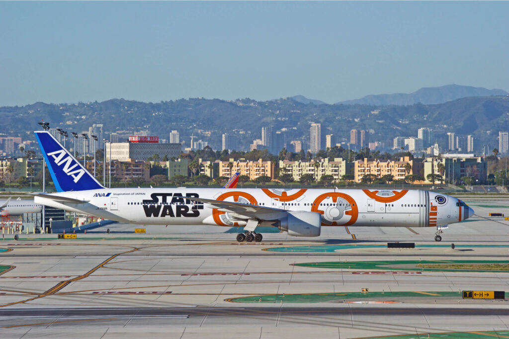 ana boeing 777 aircraft in star wars liveryjpg ana_boeing_777_aircraft_in_star_wars_livery.jpg