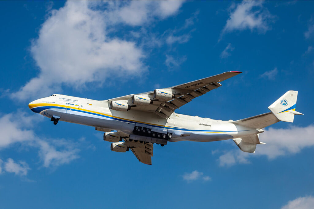 antonov an 225 mriya taking off from kyiv ukrainejpg antonov_an-225_mriya_taking_off_from_kyiv_ukraine.jpg