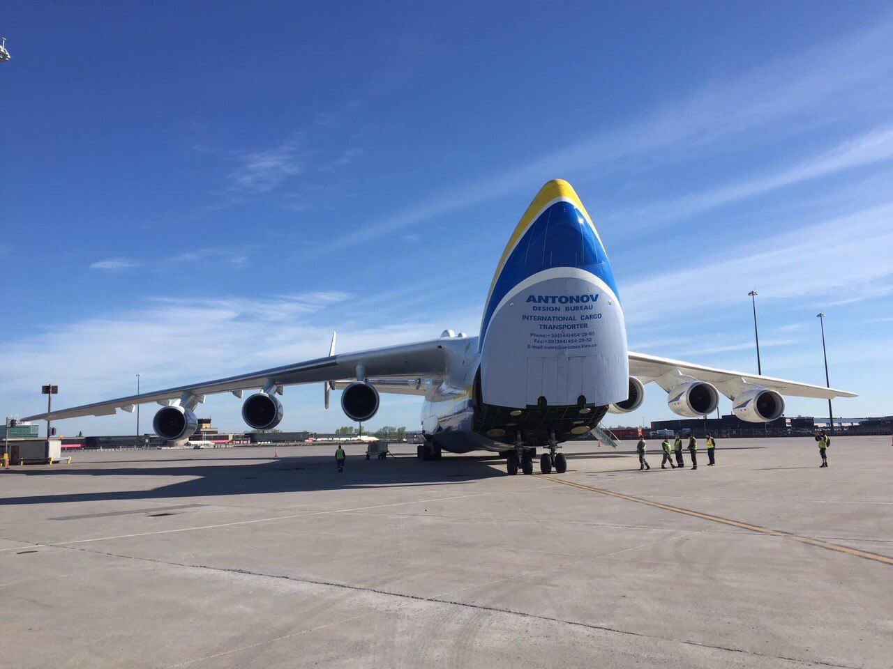 antonov_an_225_mriya_unloading_montreal_mirabel_canada.jpg