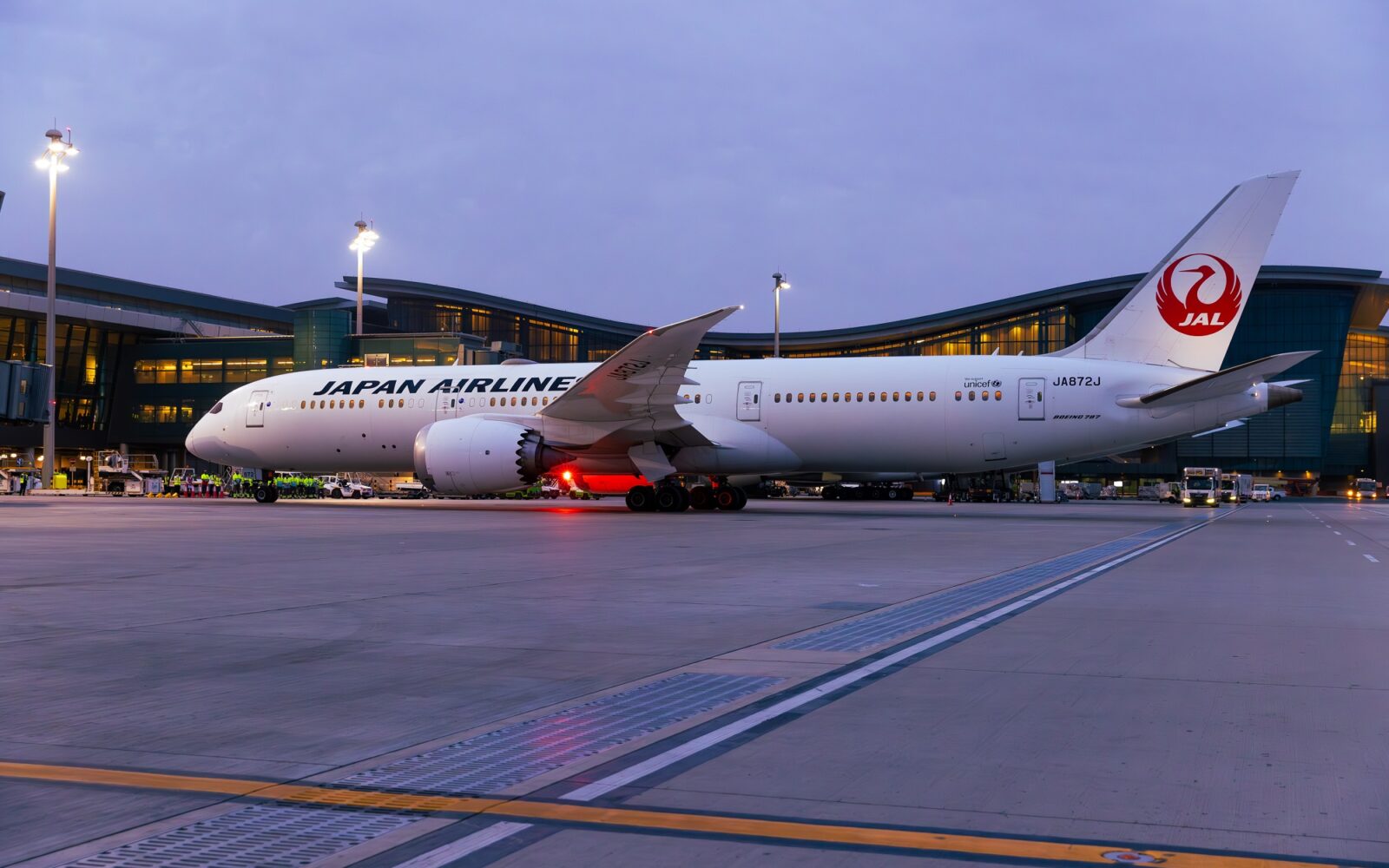 Japan Airlines completes first direct flight to Middle East