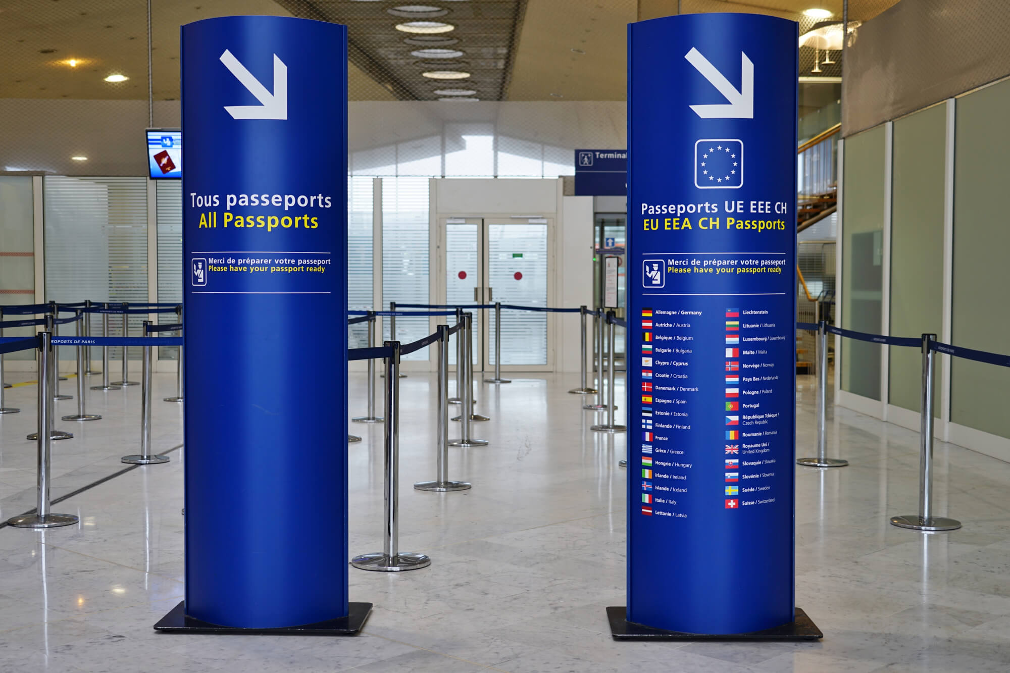 arrivals_at_paris_charles_de_gaulle.jpg