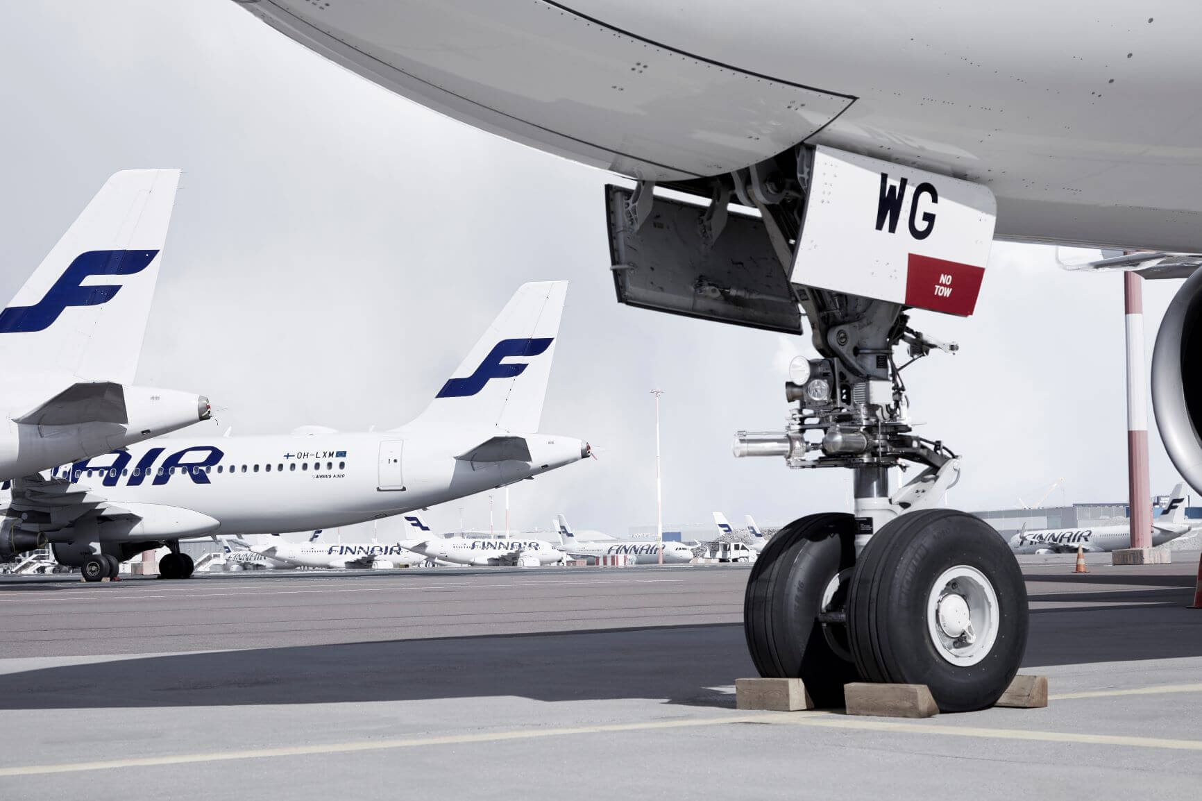 aviator_finnair_a350_landing_gear_planes.jpg