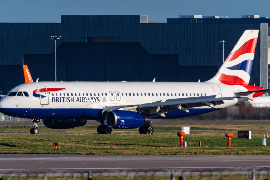 ba_airbus_a320_at_gatwick_airport.jpg