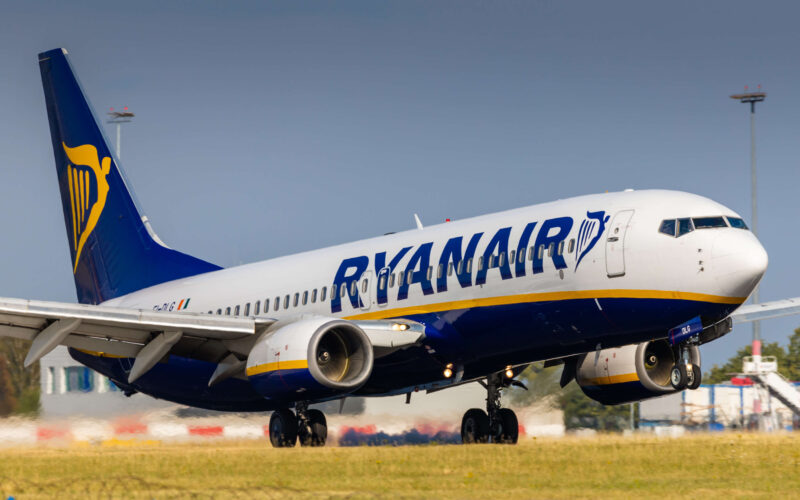 boeing_737_of_ryanair-6-3.jpg