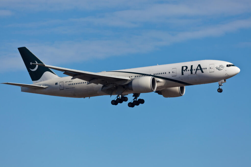 boeing_767_pakistan_international_airlines.jpg