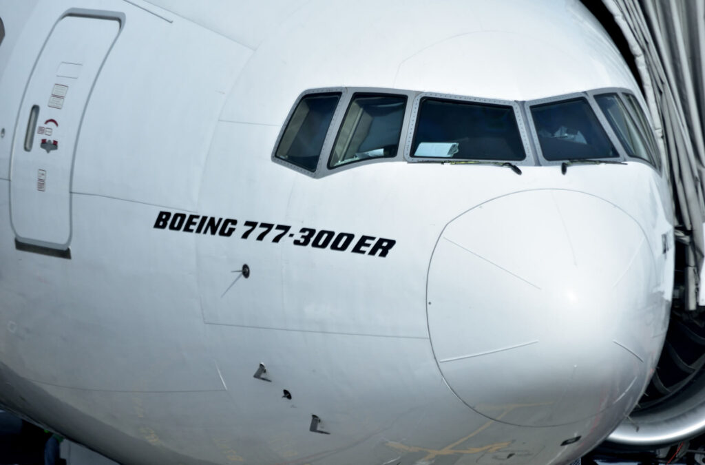 boeing_777-300_closeup_at_singapore_changi_airport_sin.jpg
