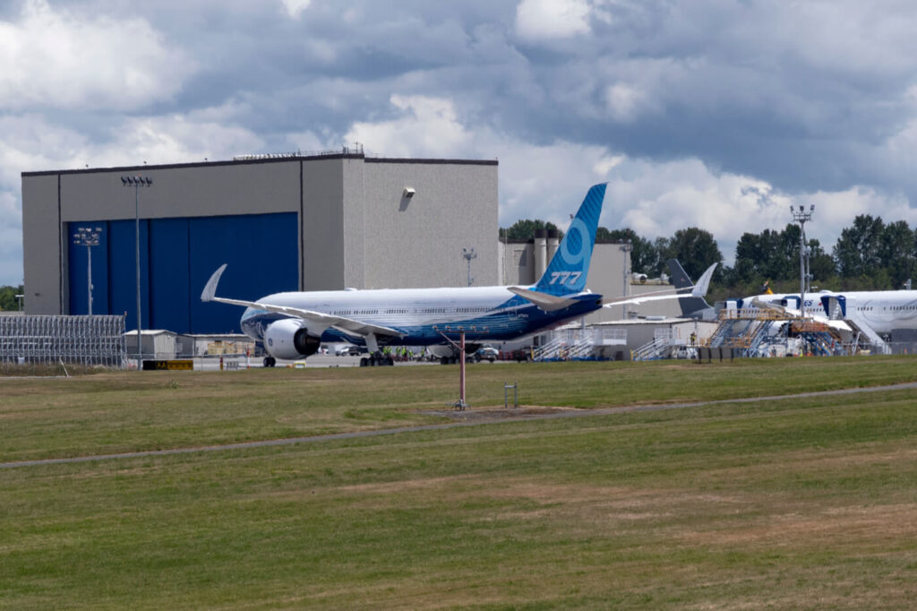 boeing 777x at paine fieldjpg boeing_777x_at_paine_field.jpg