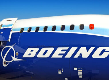 boeing_787_dreamliner_with_stock_boeing_livery.jpg