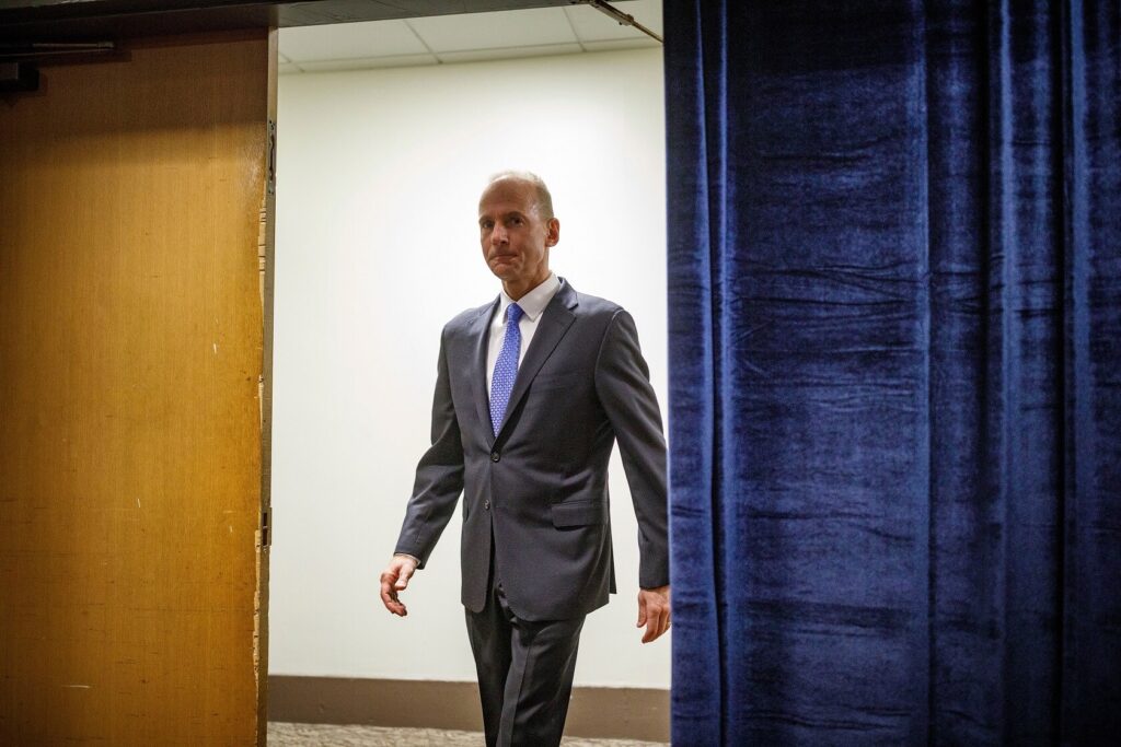 boeing ceo dennis muilenburg enters a room 2jpg boeing_ceo_dennis_muilenburg_enters_a_room-2.jpg