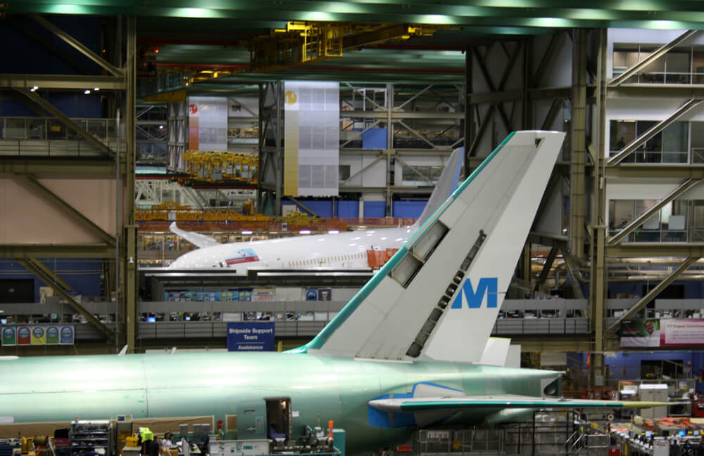 boeing_factory_in_everett_washington_-_787_and_777_in_the_background.jpg