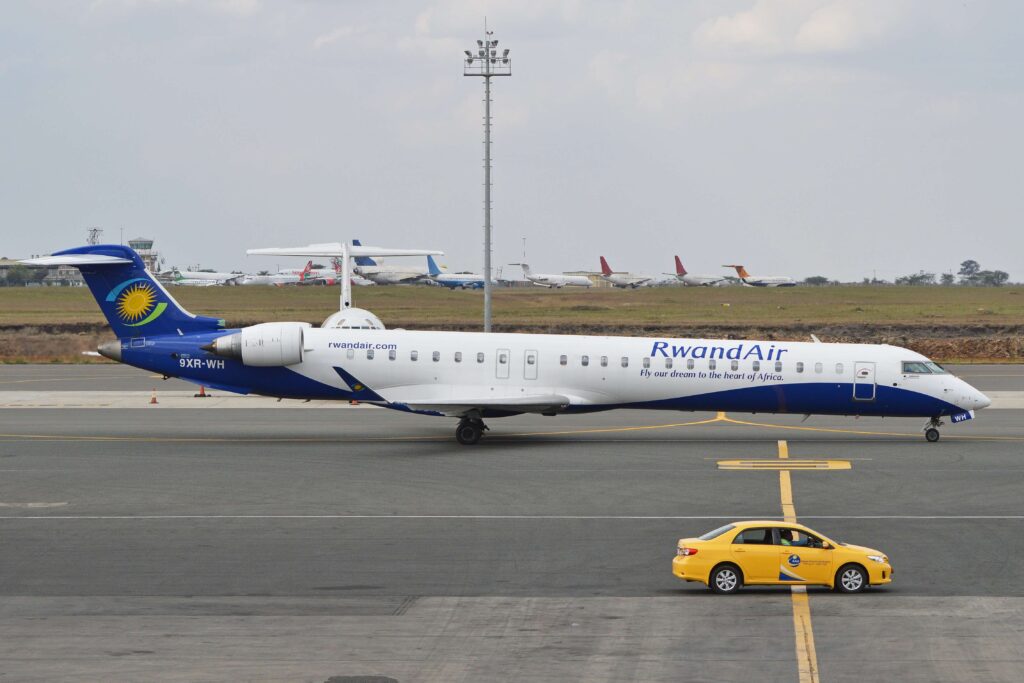 bombardier_crj-900_9xr-wh_rwandair.jpg
