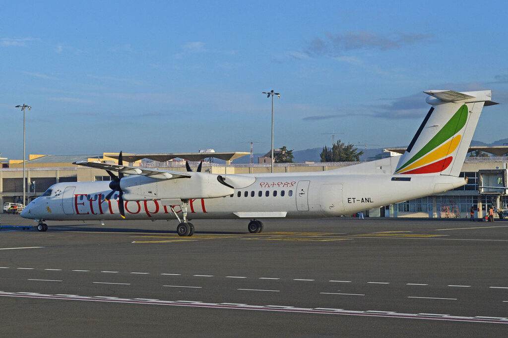bombardier_dhc8-402_‘et-anl_ethiopian_airlines_21665017363.jpg