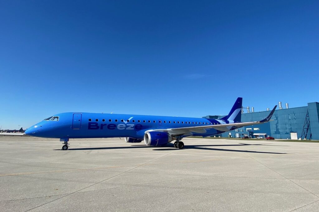 breeze airways embraer jet plane 1jpg breeze_airways_embraer_jet_plane_1.jpg