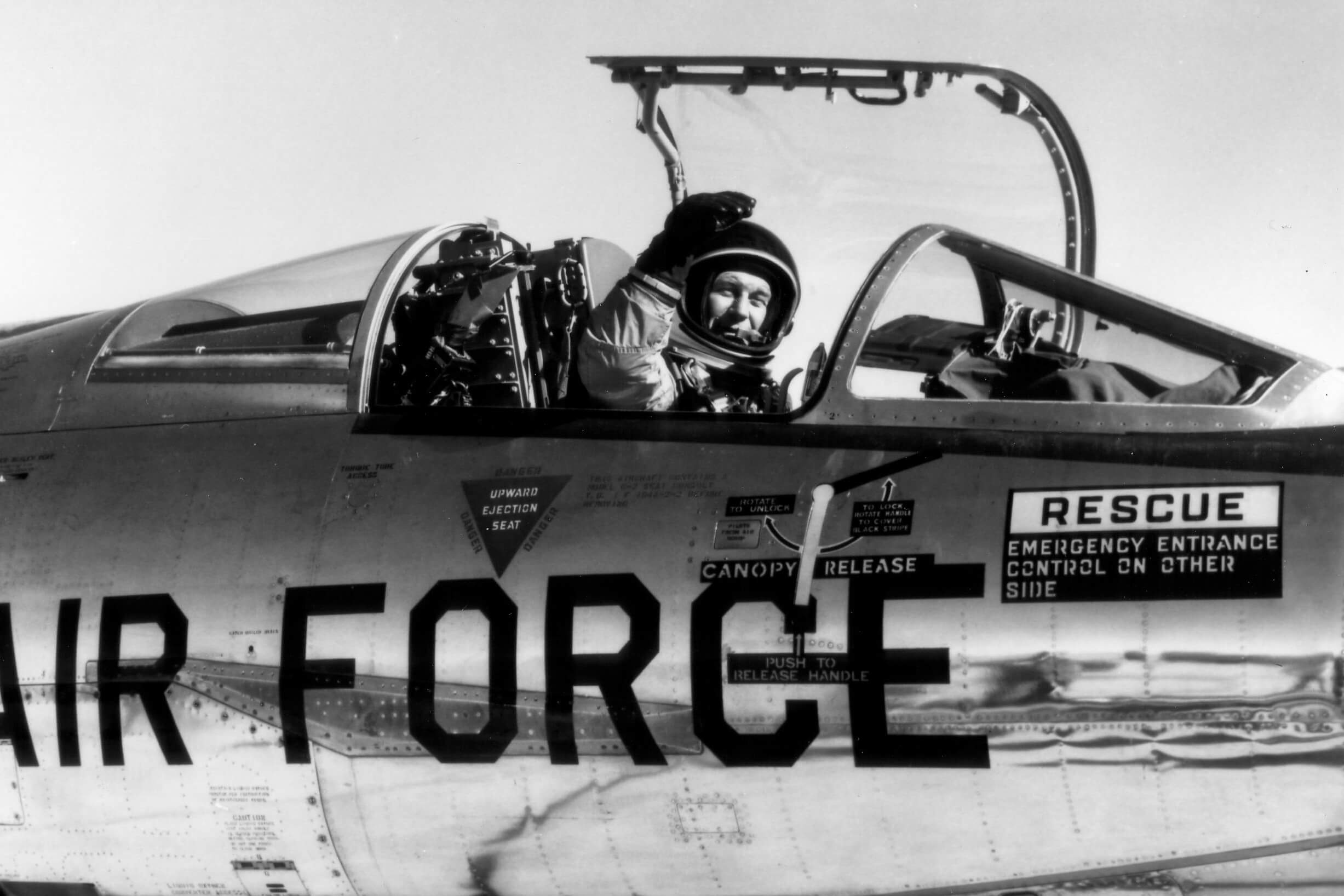 chuck_yeager_in_nf-104.jpg